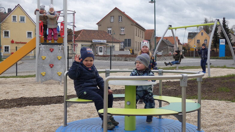 Große Freude in Neschwitz: Der Spielplatz ist fertig