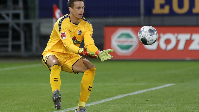 Alexander Schwolow hat den SC Freiburg verlassen, bei Hertha BSC kämpf er mit Platzhirsch Rune Jarstein um die Nummer eins. Die Berliner zahlten für den Torwart angeblich acht Millionen Euro Ablöse.