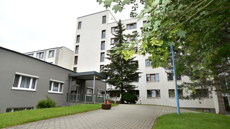 Das Senioren- und Pflegeheim in Niederoderwitz steht schon seit DDR-Zeiten. Doppelzimmer mit Waschbecken sind hier immer noch Standard.