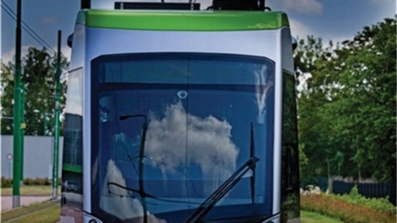 Die polnische Firma Solaris hat bisher Busse nach Dresden geliefert. Die Straßenbahn des Unternehmens lächelt etwas zurückhaltend - und fährt unter anderem in Jena.
