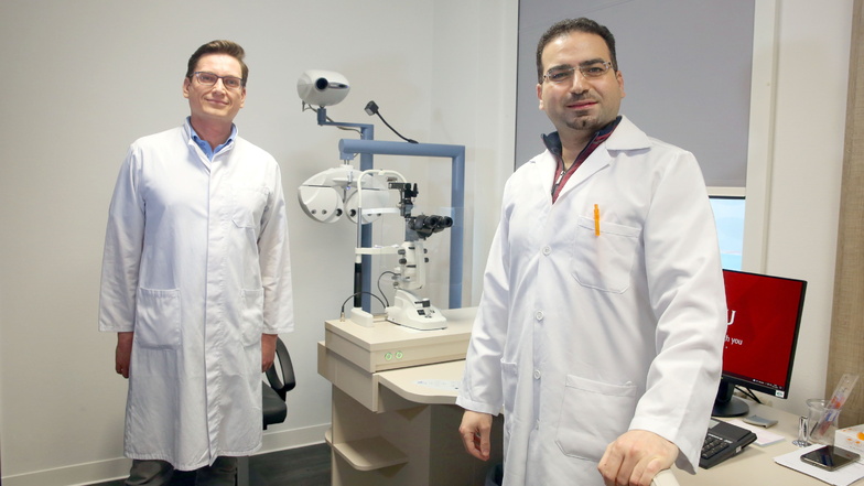 Dr. Christoph Köhler (l.) und Rabah Mawas sind die Fachärzte im neuen Augenzentrum in Kamenz an der Goethestraße.