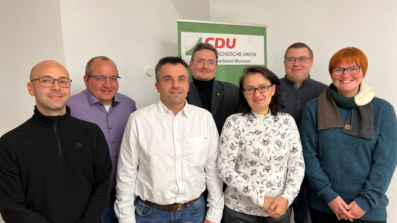 Diese sieben Kandidaten wurden von der CDU in  Klipphausen für die Kommunalwahl 2024 nominiert v.l.n.r.: Rene Kempe, Stefan Stelzmann, Karsten Hanisch, Thomas Moldenhauer, Daniela Menzel, Marcel Brunner und Annelie Dietze.