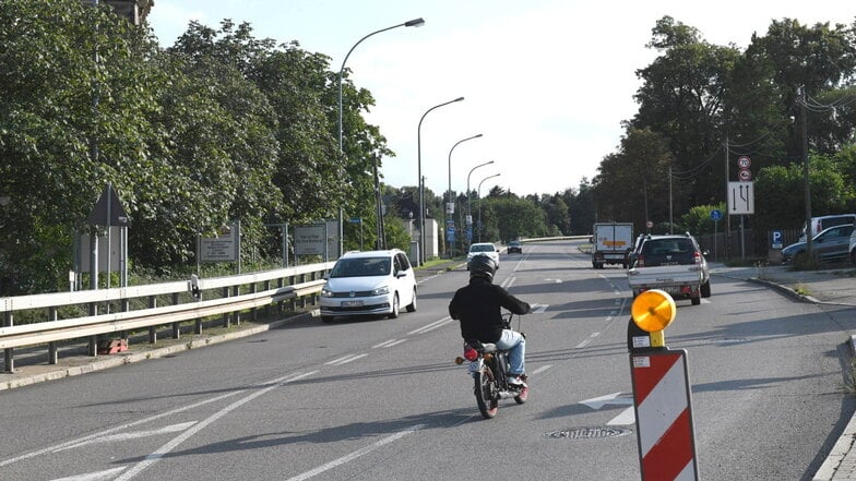 Den Possendorfer Berg erklären in Kürze Bautrupps zu ihrem Revier. Die viel befahrene B 170 bekommt neuen Asphalt.