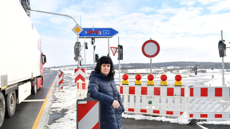 Manuela Paul und andere Einwohner aus Leppersdorf wünschen sich, dass die neue A4-Auffahrt Richtung Görlitz jetzt schon freigegeben wird.