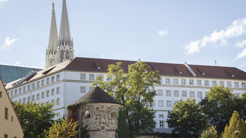 Der Vogtshof ist das einzige Studentenwohnheim in Görlitz. Er steht mitten in der Altstadt, direkt neben der Peterskirche.