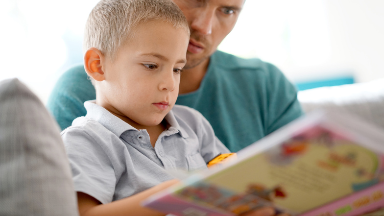 Gemeinsames Lesen ist wichtig für Kinder.