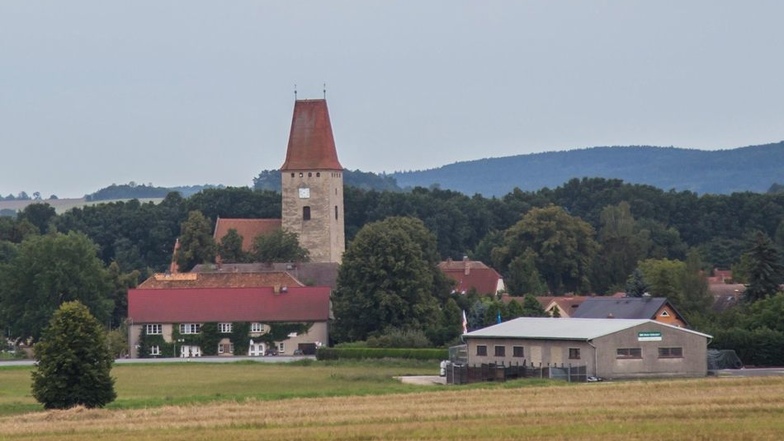 Der Blick auf Nieder Seifersdorf zeigt, dass zwischen Kirche und dem sogenannten Städtl keine große Entfernung ist.