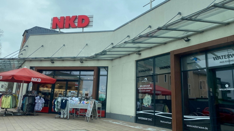 Der ehemalige Getränkehandel zwischen NKD und Netto an der Stadtgrenze zu Dohna ist das neue Domizil von Schuh Mayer's.