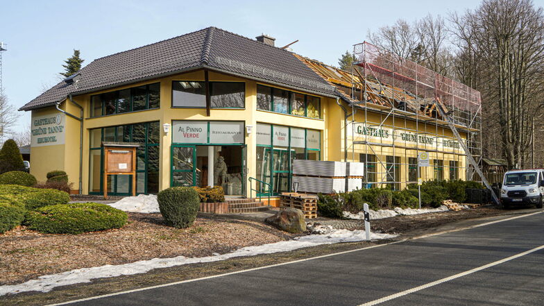 Die "Grüne Tanne" in Putzkau wird derzeit umgebaut. In dem ehemaligen Gasthof entstehen mehrere Wohnungen.