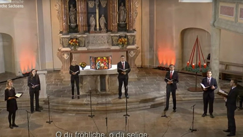 Die Landeskirche Sachsen bietet auf ihrem Youtube-Kanal einen Weihnachtsgottesdienst zum Mitsingen an.