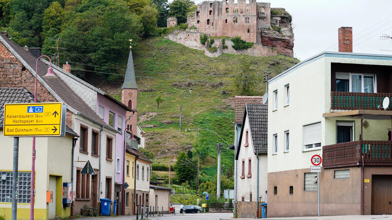 Frankenstein in der Pfalz: Über dem Ort thront die Burgruine Frankenstein. Entgegen der Position der CDU im Bund arbeiten dort die CDU und die AfD künftig in einer Fraktion zusammen.