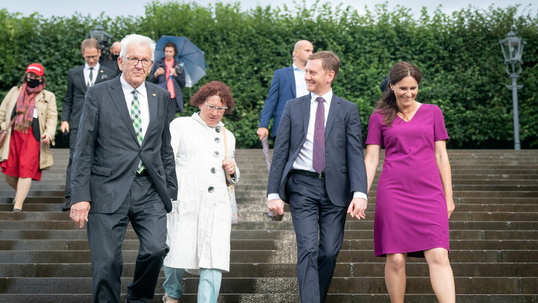 Im Sommer 2020 war Winfried Kretschmann mit seiner Ehefrau Gerline in Dresden zu Besuch - dabei trafen sie auch Sachsens Ministerpräsident Michael Kretschmer und seine Frau.