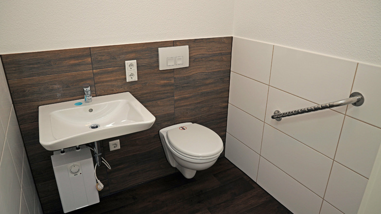 Zu jedem Bewohnerzimmern gehört auch ein WC-Bad. Dazu gibt es ein gemeinsames Bad für jede WG-Einheit.
