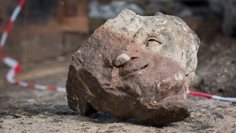 Dieser Kopf eines Satyrs wurde im Frühjahr 2021 gefunden. Das war ein Dämon aus der griechischen Mythologie.