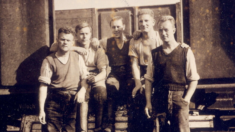 Das erste Foto von Jan Deremaux aus Heidenau. Er ist der Zweite von rechts. Das Foto ist mit dem 10. Oktober 1944 datiert.