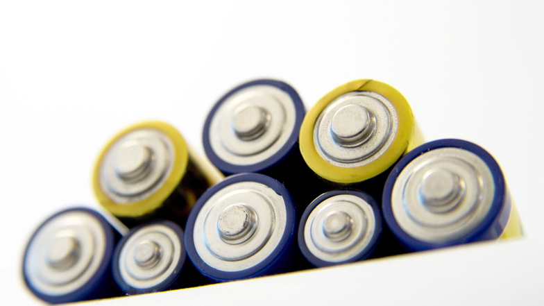 Für alle gängigen Alltagsgeräte kann man problemlos zu günstigen Eigenmarken-Batterien greifen.