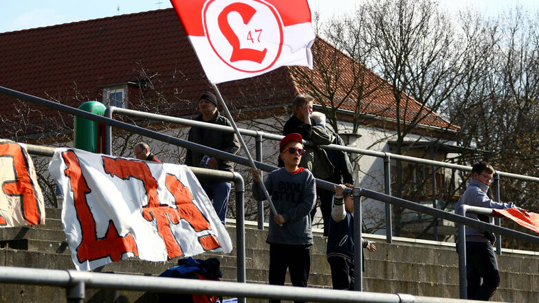 Ein Verein für die ganze Familie: Fan-Unterstützung für den SV Lichtenberg 47 beim Berliner Pilsner-Pokal 2016.