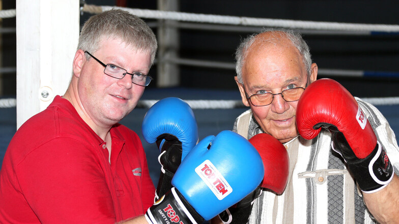 Zwei Generationen Roßweiner Boxfunktionäre: Der heutige Abteilungsleiter Tobias Hinke (links) und Horst Merkel, der die Abteilung vor 70 Jahren als 17-Jähriger mit gründete.