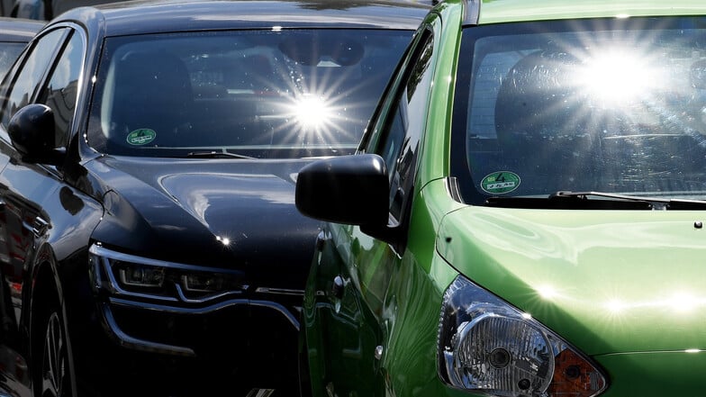 Ein zweijähriges Mädchen ist in einem überhitzten Auto in Südfrankreich zurückgelassen worden und gestorben.