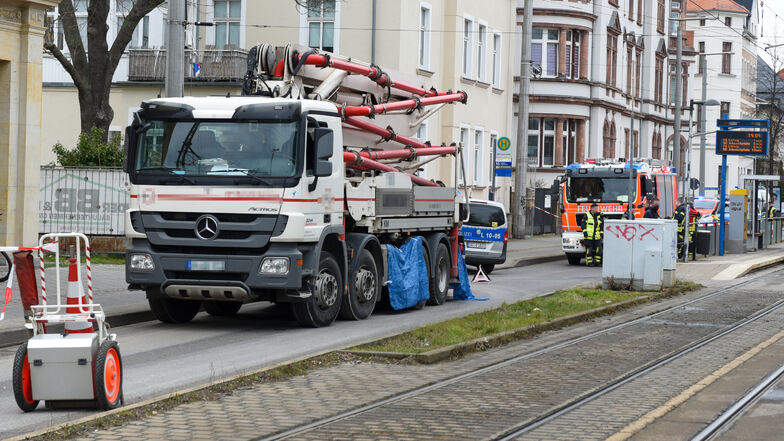 Tödlicher Unfall in Leipzig: Laster überrollt Fußgängerin