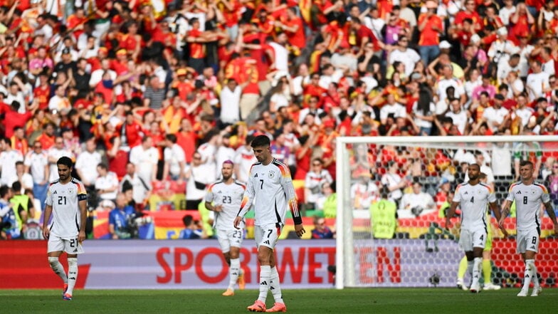 Kurz vor Ende der Verlängerung geschlagen: Die deutsche Nationalmannschaft unterliegt Spanien im EM-Viertelfinale 1:2.