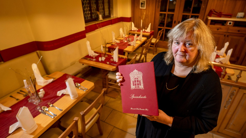 Regina Riedel ist die Inhaberin des Romantik Hotels "Deutsches Haus" in Pirna. Sie musste die Preise für die Gerichte erhöhen. Hintergrund ist die gestiegene Mehrwertsteuer in der Gastronomie.