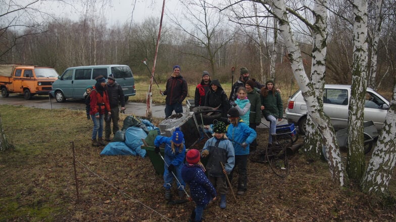 Die Mitglieder von "Kraut & Rüben" haben in Eichgraben Müll gesammelt.