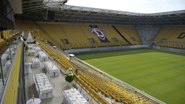 Ein besonderes Highlight für Dynamo-Dresden-Fans: Hochzeitspaare können sich direkt im Rudolf-Harbig-Stadion das Jawort geben und hier auch feiern.