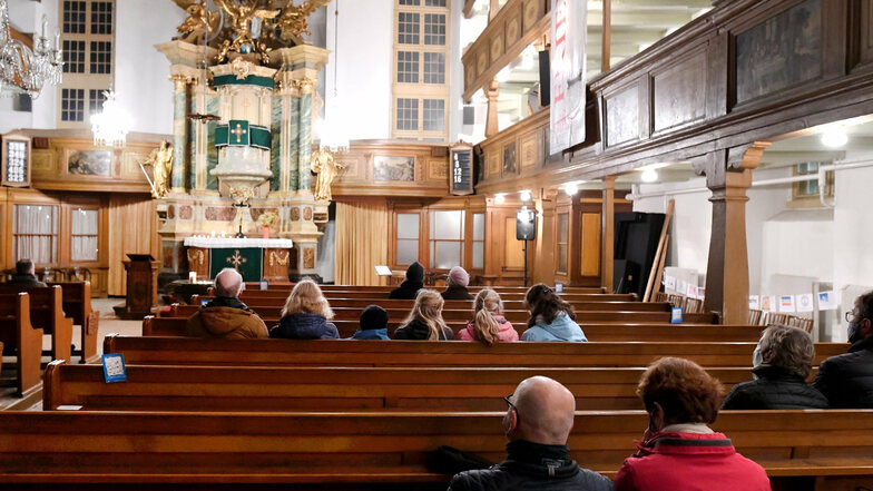 Besinnlich ging es in der Kirche zu. Zu jeder vollen Stunde gab es Orgelmusik. 