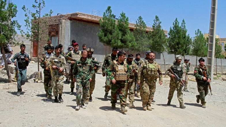 Herat: Afghanische Sicherheitskräfte haben die Stadt verlassen, um noch mehr Zerstörungen zu verhindern.