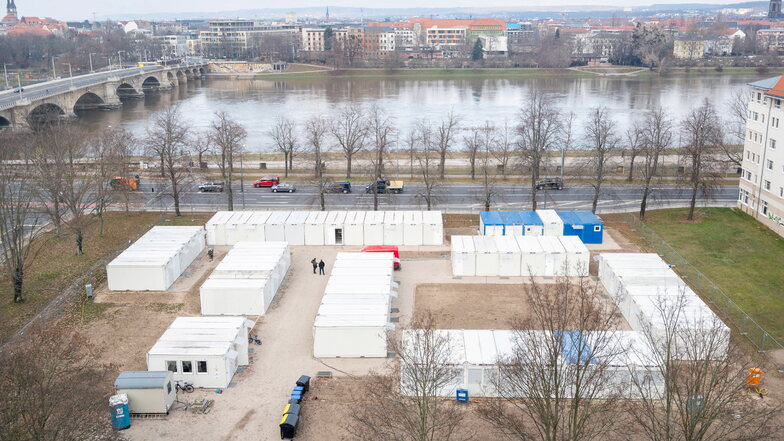Asylbewerber, auch in Containerdörfern wie hier am Sachsenplatz, sollen mehr Arbeitsangebote bekommen.