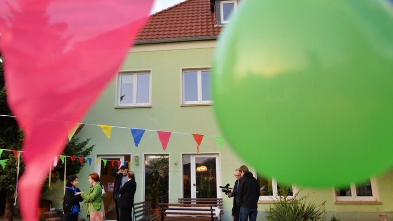 Rot und grün: Zwischen Stopp und Weitermachen befindet sich derzeit das Mügelner Kinder- und Jugendhaus.