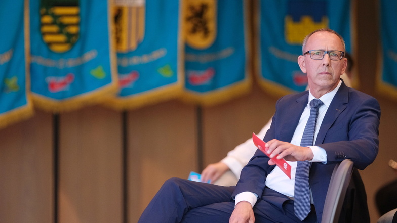 AfD Sachsen bestätigt Parteichef und wettert gegen ehemalige EU-Partner