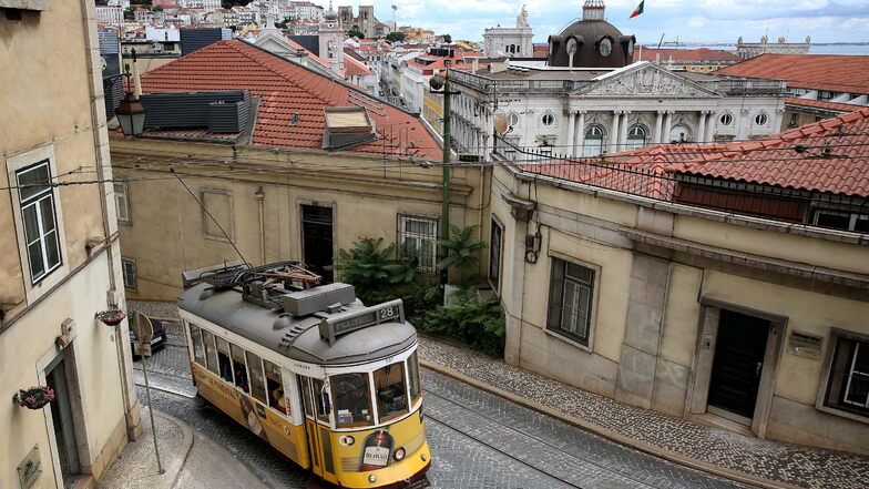 Blick auf Lissabons Altstadt: Hier gibt es besonders viele Corona-Delta-Fälle.