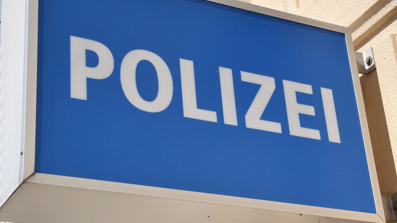 Die Polizei in Chemnitz suchen nach einem Räuber, der einen Mann überfallen haben soll.
