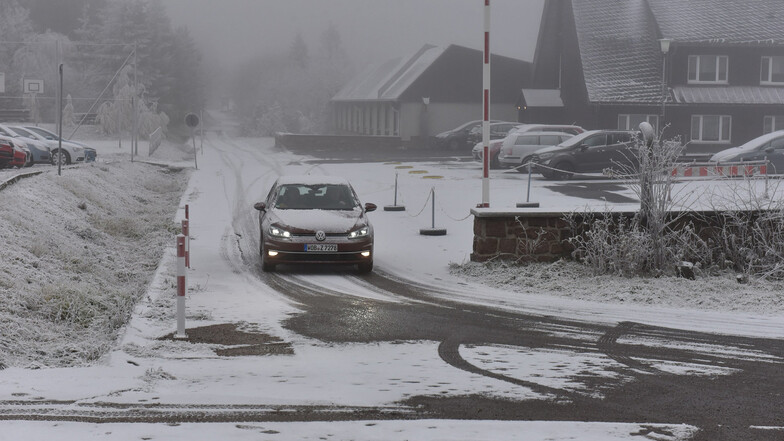 Auch die Straßen in Zinnwald waren verschneit.