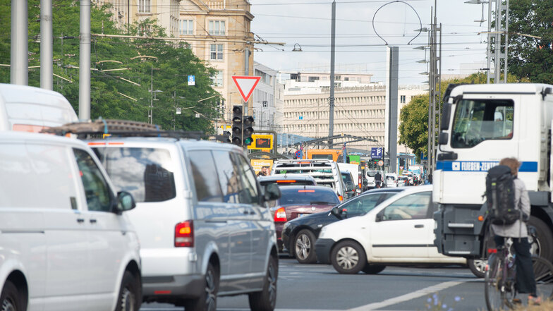 In der Dresdner Innenstadt wird es am Sonnabend eng. Die Stadtverwaltung rät, das Zentrum weiträumig zu umfahren.