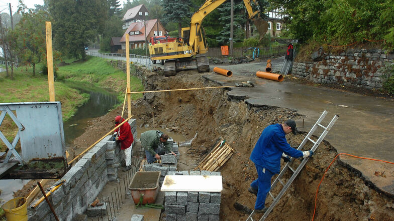 Die Sanierung von Bachmauern wie dieser in Seifhennersdorf ist teuer.