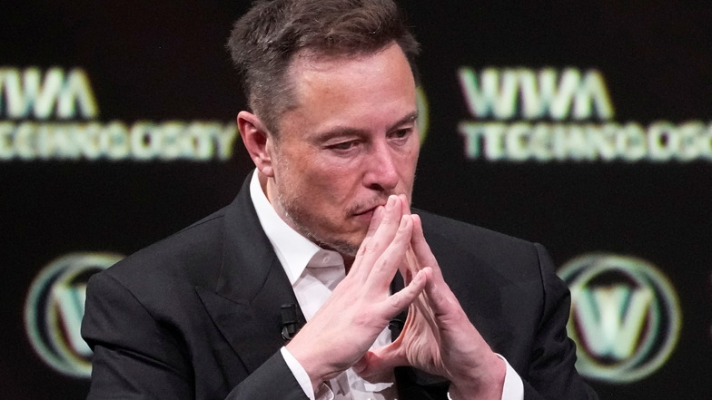 Elon Musk, Eigentümer von Ex-Twitter X, verklagt Kritiker seiner Online-Plattform.