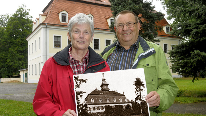 Lutz Bernhardt und seine Frau Helga haben auch zur Geschichte des Merzdorfer Herrenhauses geforscht.