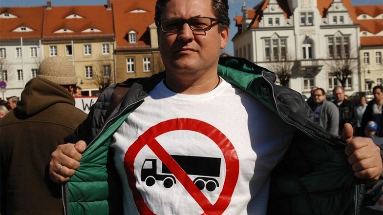 So wie Jens Weigel aus Ostritz protestierten in den vergangenen Monaten viele Anwohner der B99 gegen den Schwerlastverkehr.