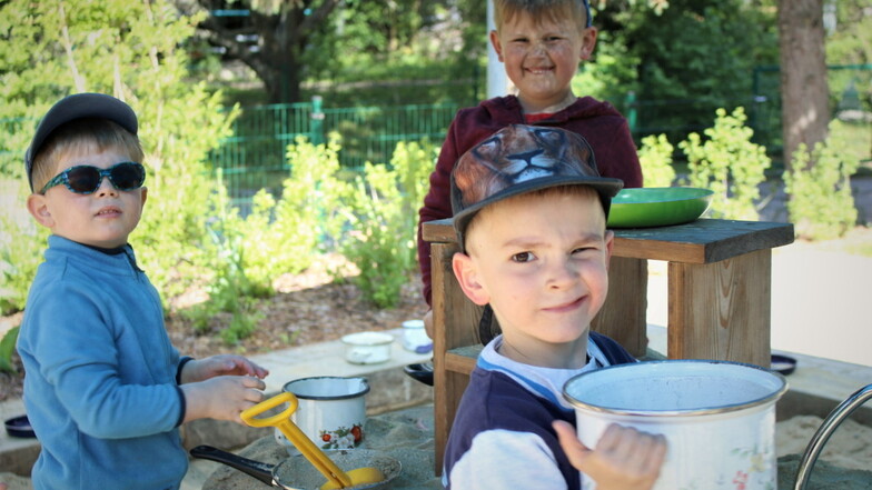 Die Kinder der Kita Zwergenland am Birkenwald in Freital wissen, wie guter Sonnenschutz geht. Die Kita wurde schon mehrfach dafür ausgezeichnet.