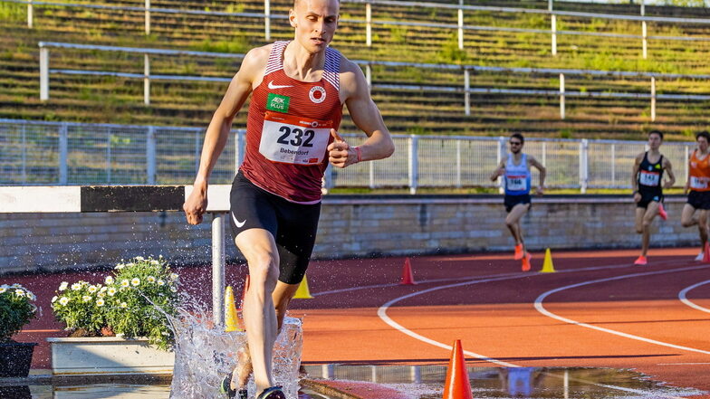 Karl Bebendorf lief bei seinem ersten Hindernisrennen im heimischen Steyer-Stadion fast einen Rekord.