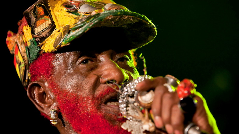 Der jamaikanische Musiker Lee "Scratch" Perry ist tot. Er starb am Sonntagmorgen mit 85 Jahren in einem Krankenhaus.
