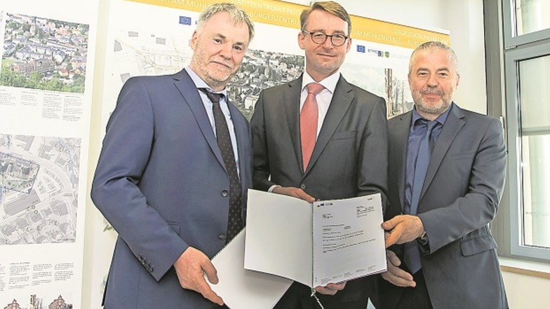 Oberbürgermeister Uwe Rumberg, Innenminister Roland Wöller und Landrat Michael Geisler (v. l.) unterstützen das Vorhaben. 