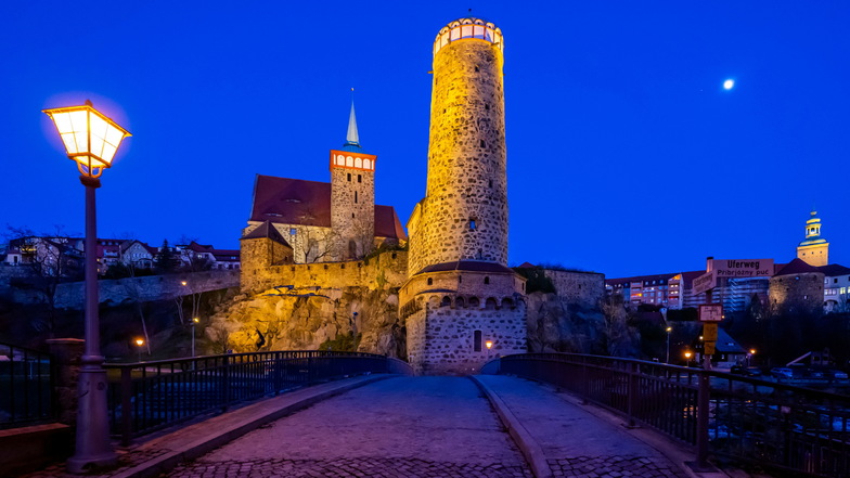Noch präsentiert sich die Bautzener Altstadt schön beleuchtet. Doch nach dem 6. Januar wird sie wieder im Dunkeln verschwinden.