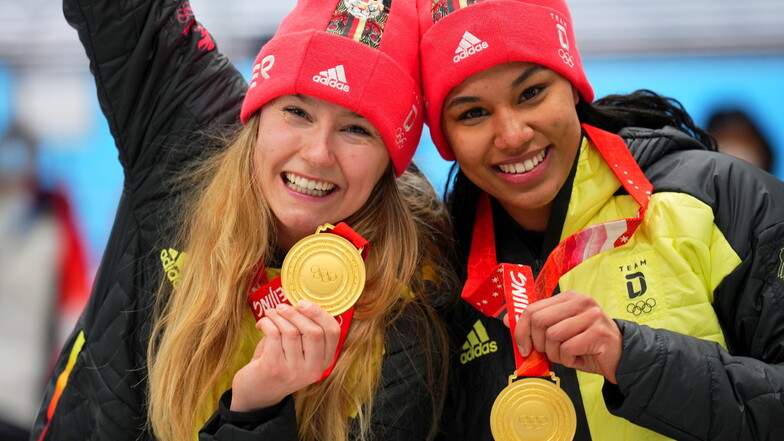 Die jüngste Olympiamedaillengewinnerin im Bob und ihre Anschieberin: Laura Nolte und Deborah levi.