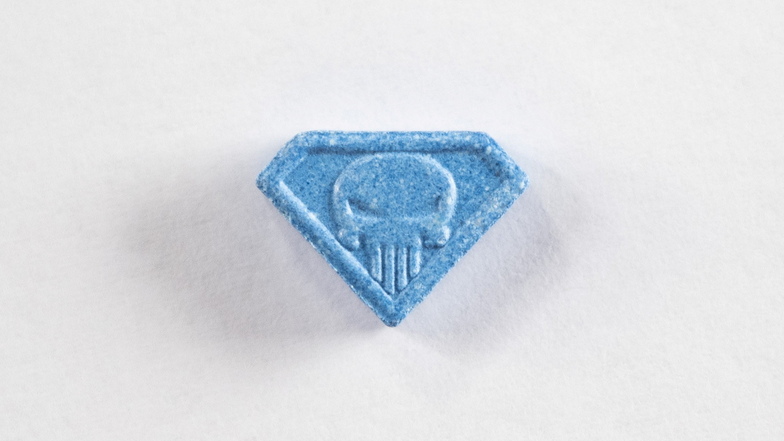 Die Ecstasy-Pille "Blue Punisher" ist eine von vielen Partydroge - auch in Sachsen.
