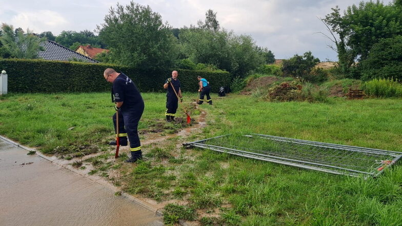 Im Juli hatte die Feuerwehr in Nickritz Wasser ableiten müssen, das vom Feld ins Wohngebiet gelaufen war.