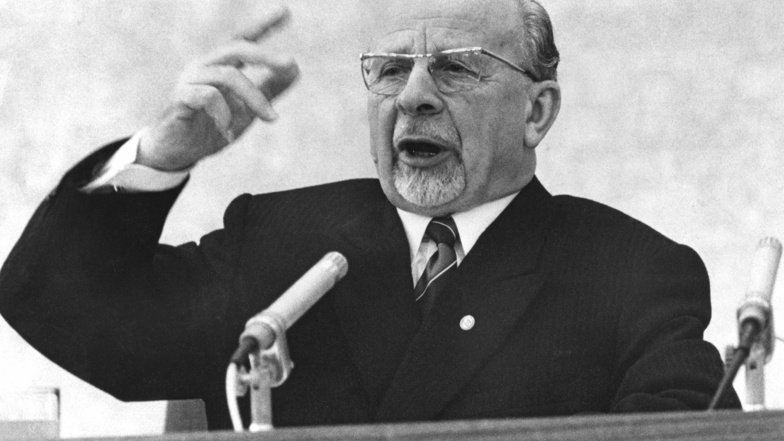 Der 1. Sekretär der SED und Vorsitzende des Staatsrates der DDR, Walter Ulbricht, aufgenommen am Neujahrstag 1970 in Ostberlin (DDR) während einer Rede.